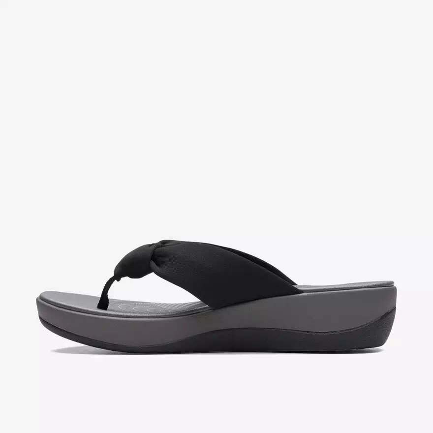 Arla Glison Flip-Flops für Damen in Schwarz aus Fabriccloudsteppers™ Arla Glison Flip-Flops für Damen in Schwarz aus Fabriccloudsteppers™