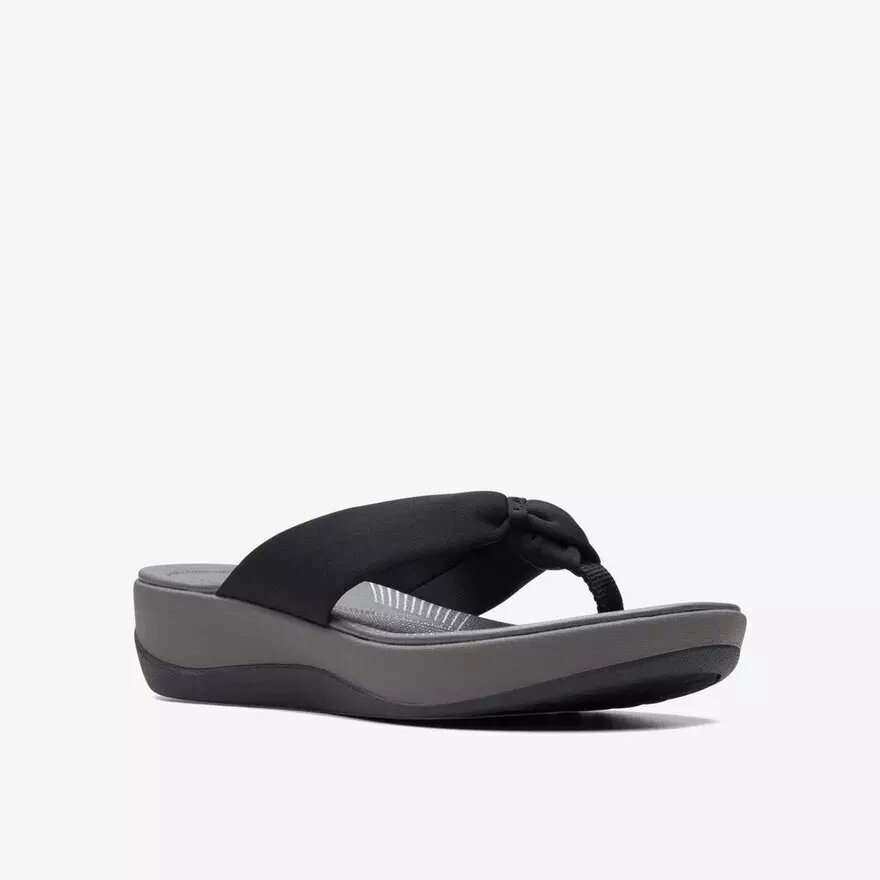 Arla Glison Flip-Flops für Damen in Schwarz aus Fabriccloudsteppers™ Arla Glison Flip-Flops für Damen in Schwarz aus Fabriccloudsteppers™