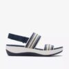 Arla Stroll Damen-Sandalen in Navy und Multicolor aus der Cloudsteppers™-Kollektion Arla Stroll Damen-Sandalen in Navy und Multicolor aus der Cloudsteppers™-Kollektion