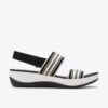Arla Stroll Damen-Sandalen in Schwarz und Multicolor aus der Cloudsteppers™-Kollektion Arla Stroll Damen-Sandalen in Schwarz und Multicolor aus der Cloudsteppers™-Kollektion
