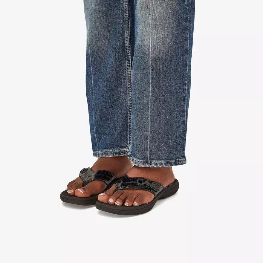 Breeze Reyna Flip-Flops für Damen in Schwarz (Lackleder) von Cloudsteppers™ Breeze Reyna Flip-Flops für Damen in Schwarz (Lackleder) von Cloudsteppers™