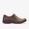 Carleigh Ray Taupe Nubuk-Slip-Ons für Damen Carleigh Ray Taupe Nubuk-Slip-Ons für Damen