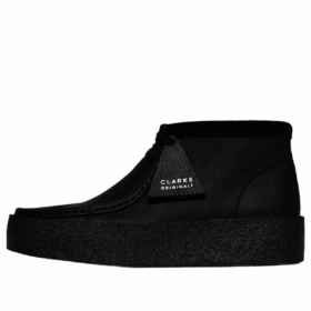 Clarks x Vandy The Pink Skeleton Wallabee V2 Lackleder „Schwarz“ 26163169