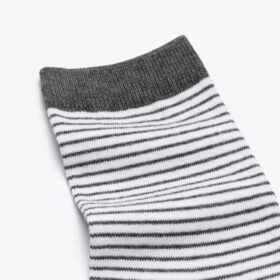 Crew. Dunkelgraue Socken