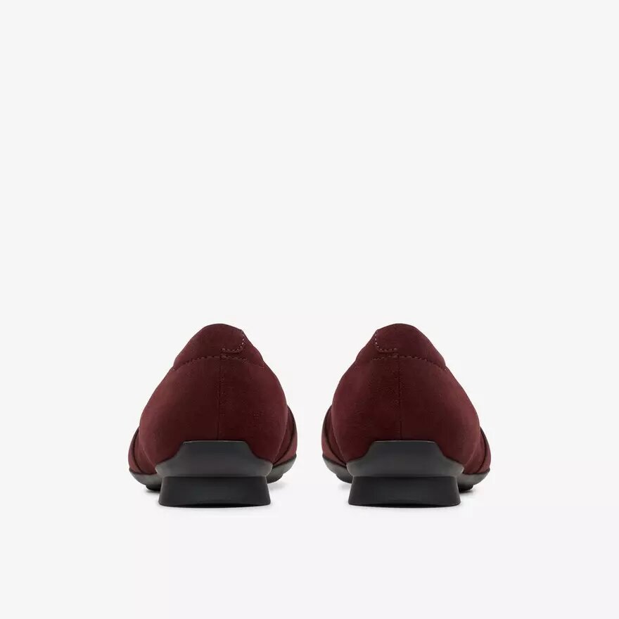 Damen-Ballerinas „Jazmynn Gem“ aus merlotfarbenem Wildleder Damen-Ballerinas „Jazmynn Gem“ aus merlotfarbenem Wildleder