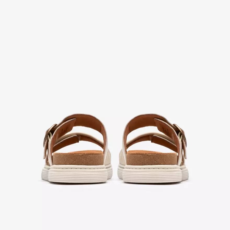 Damen-Flache Sandalen „Arwell Step“ aus cremefarbenem Leder Damen-Flache Sandalen „Arwell Step“ aus cremefarbenem Leder