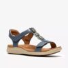 Damen-Flache Sandalen „Kitly Gem“ aus denimblauem Leder Damen-Flache Sandalen „Kitly Gem“ aus denimblauem Leder
