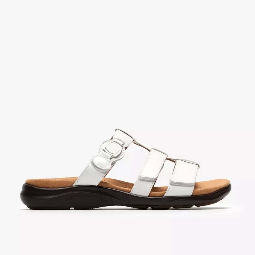 Damen-Flache Sandalen „Kitly Pearl“ in Weiß, aus Lackleder Damen-Flache Sandalen „Kitly Pearl“ in Weiß, aus Lackleder