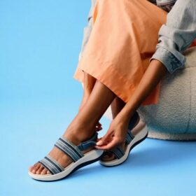 Damen-Keilabsatzsandalen „Arla Stroll Blue“ von Cloudsteppers™