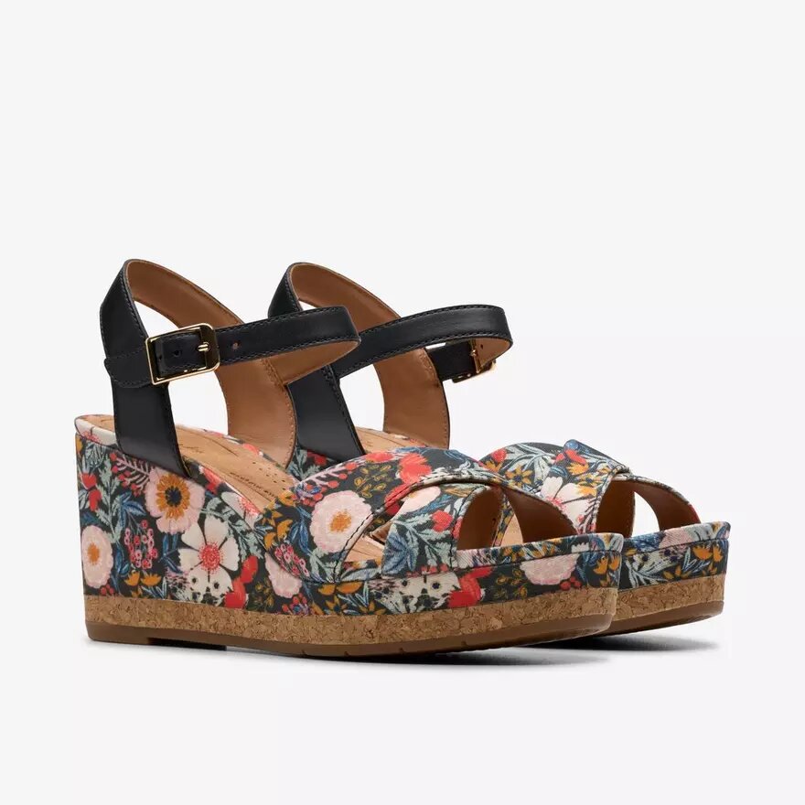 Damen-Keilabsatzschuhe „Chicly Floral“ mit schwarzem Print Damen-Keilabsatzschuhe „Chicly Floral“ mit schwarzem Print
