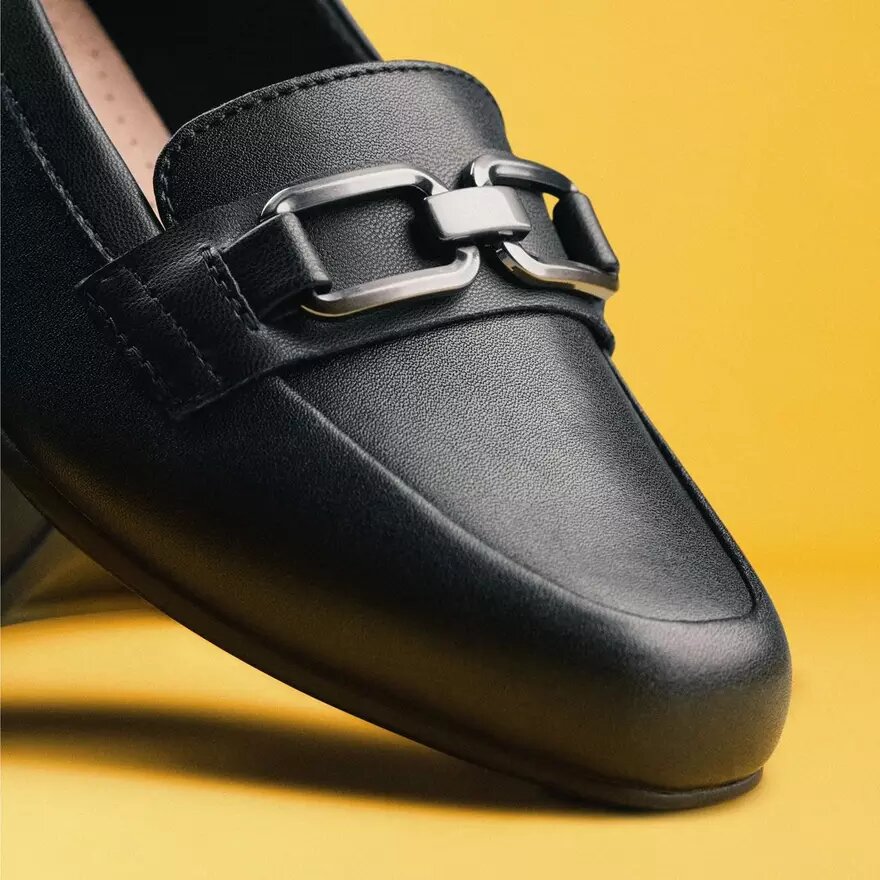 Damen-Loafer „Juliet Echo“ aus schwarzem Leder Damen-Loafer „Juliet Echo“ aus schwarzem Leder
