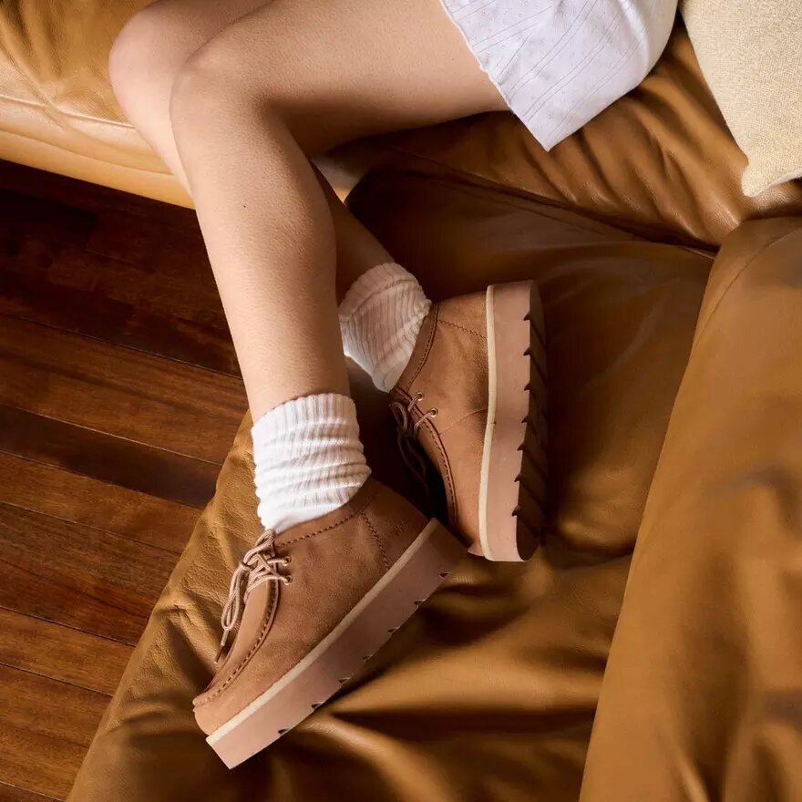 Damen Meare Walla Mid Wallabees aus hellbraunem Wildleder Damen Meare Walla Mid Wallabees aus hellbraunem Wildleder