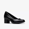 Damen-Pumps „Shaya Poppy“ aus schwarzem Lackleder Damen-Pumps „Shaya Poppy“ aus schwarzem Lackleder