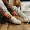 Damen-Schnürschuhe „Tor Low“ aus cremefarbenem Wildleder Damen-Schnürschuhe „Tor Low“ aus cremefarbenem Wildleder