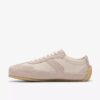 Damen-Schnürschuhe „Tor Low“ aus cremefarbenem Wildleder Damen-Schnürschuhe „Tor Low“ aus cremefarbenem Wildleder