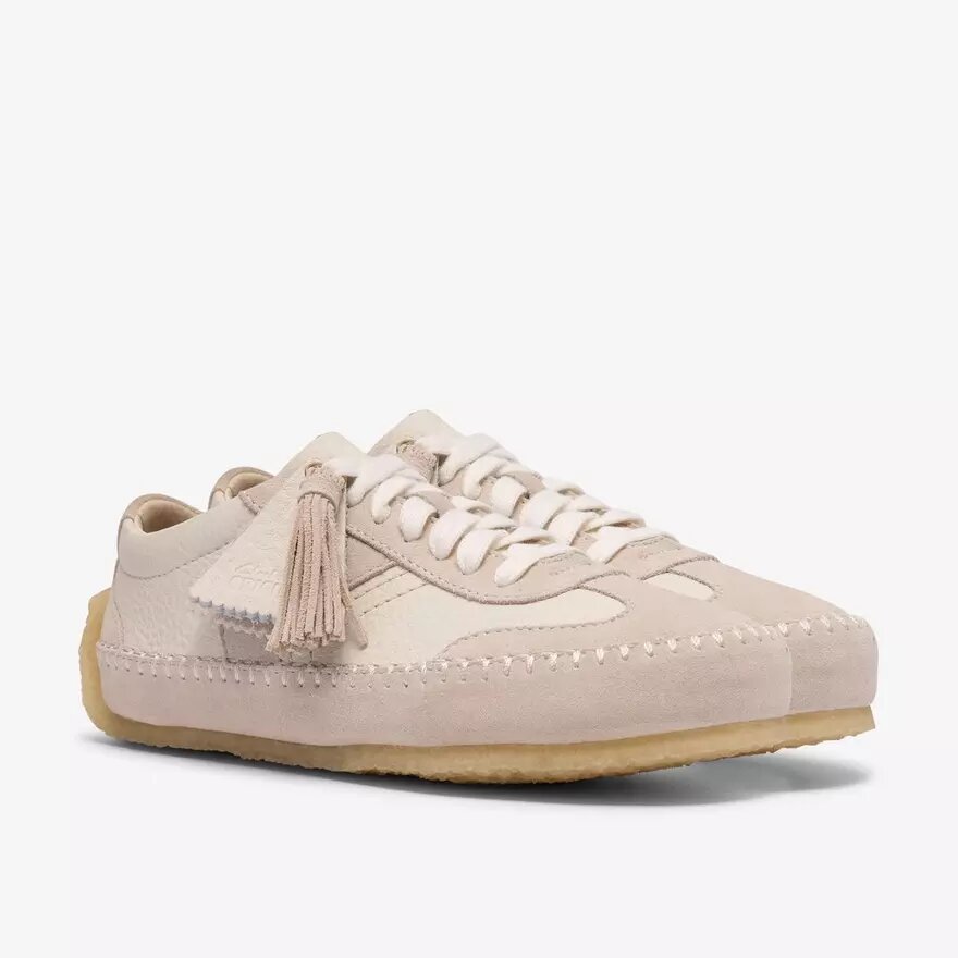 Damen-Schnürschuhe „Tor Low“ aus cremefarbenem Wildleder Damen-Schnürschuhe „Tor Low“ aus cremefarbenem Wildleder