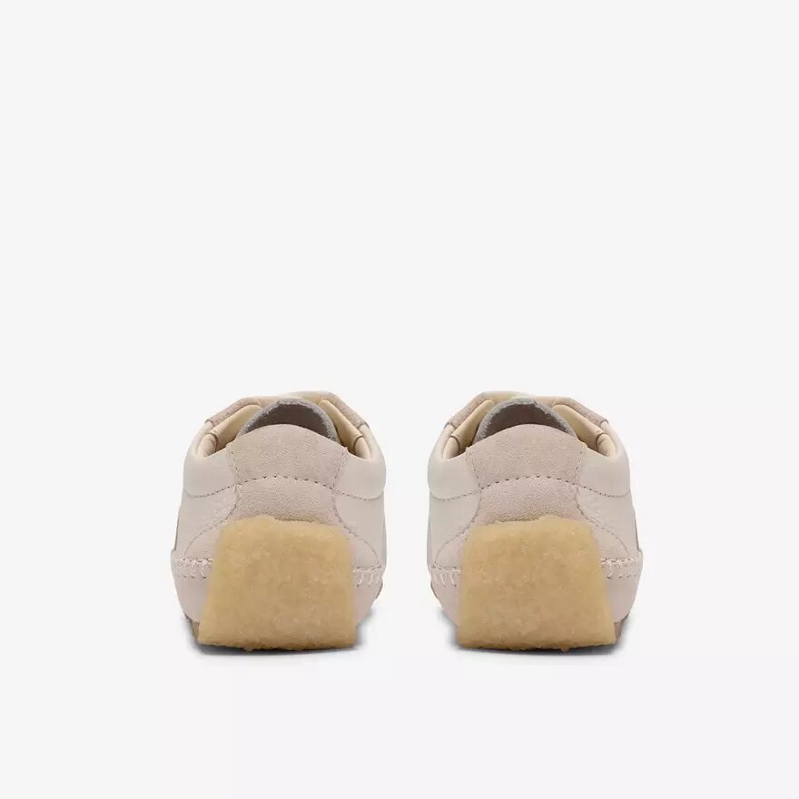 Damen-Schnürschuhe „Tor Low“ aus cremefarbenem Wildleder Damen-Schnürschuhe „Tor Low“ aus cremefarbenem Wildleder