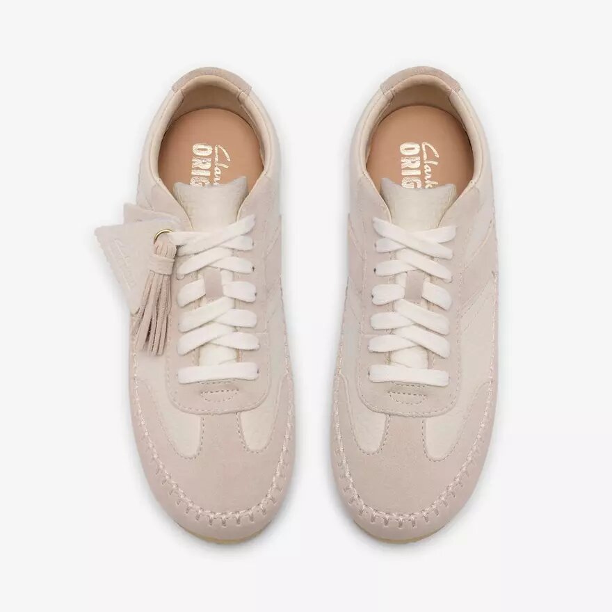 Damen-Schnürschuhe „Tor Low“ aus cremefarbenem Wildleder Damen-Schnürschuhe „Tor Low“ aus cremefarbenem Wildleder