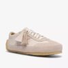 Damen-Schnürschuhe „Tor Low“ aus cremefarbenem Wildleder Damen-Schnürschuhe „Tor Low“ aus cremefarbenem Wildleder