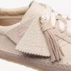 Damen-Schnürschuhe „Tor Low“ aus cremefarbenem Wildleder Damen-Schnürschuhe „Tor Low“ aus cremefarbenem Wildleder
