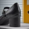 Damen-Spangenschuhe „Shaya Jane“ aus schwarzem Leder Damen-Spangenschuhe „Shaya Jane“ aus schwarzem Leder