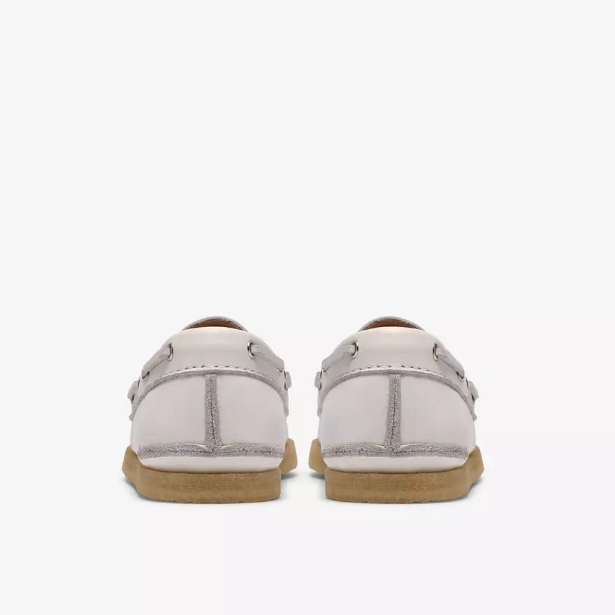 Godney Boat Damenschuhe aus weißem genarbtem Leder Godney Boat Damenschuhe aus weißem genarbtem Leder