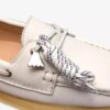 Godney Boat Damenschuhe aus weißem genarbtem Leder Godney Boat Damenschuhe aus weißem genarbtem Leder