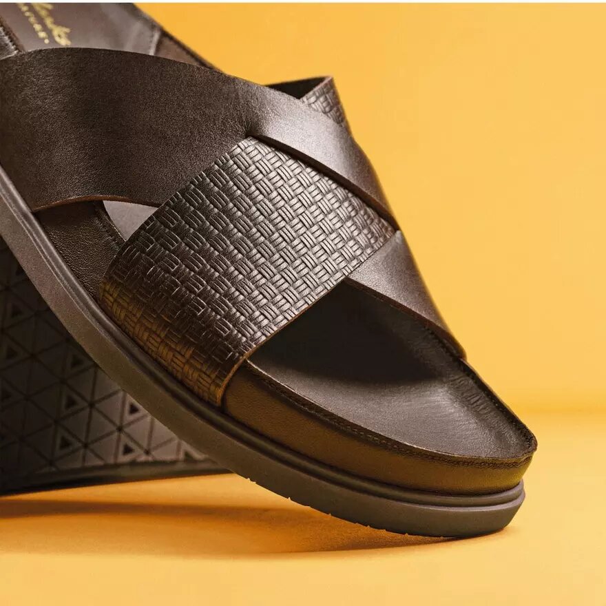 Herren-Flache Sandalen „Torford Cross“ aus braunem Leder Herren-Flache Sandalen „Torford Cross“ aus braunem Leder