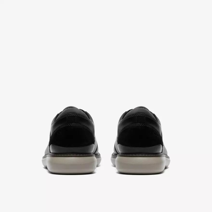 Herren-Oxford Schuhe im Brantin-Stil aus schwarzem Leder Herren-Oxford Schuhe im Brantin-Stil aus schwarzem Leder