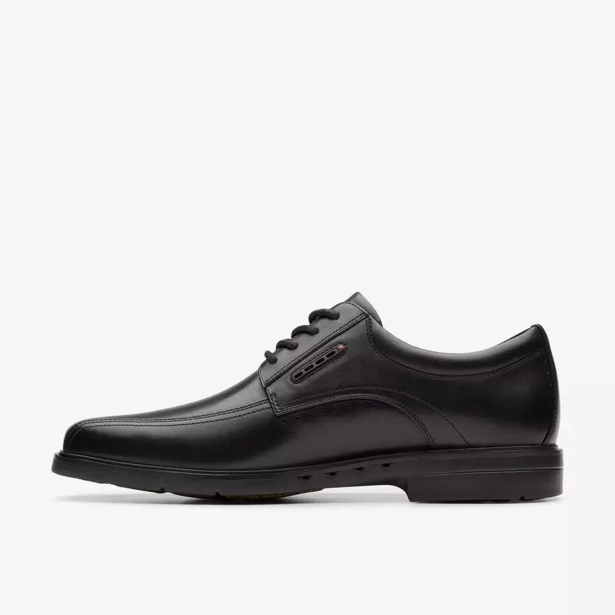 Herren-Oxford Schuhe „Un Kendric Way“ aus schwarzem Leder | clarks Herren-Oxford Schuhe „Un Kendric Way“ aus schwarzem Leder | clarks