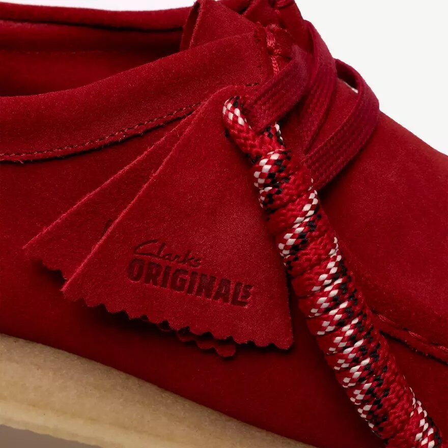Herren-Wallabee aus tiefrotem Wildleder Herren-Wallabee aus tiefrotem Wildleder