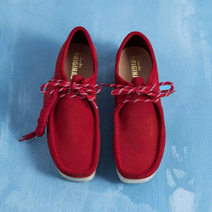 Herren-Wallabee aus tiefrotem Wildleder Herren-Wallabee aus tiefrotem Wildleder