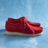 Herren-Wallabee aus tiefrotem Wildleder Herren-Wallabee aus tiefrotem Wildleder