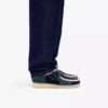 Herren-Wallabee mit blau-grünem Streifen Herren-Wallabee mit blau-grünem Streifen