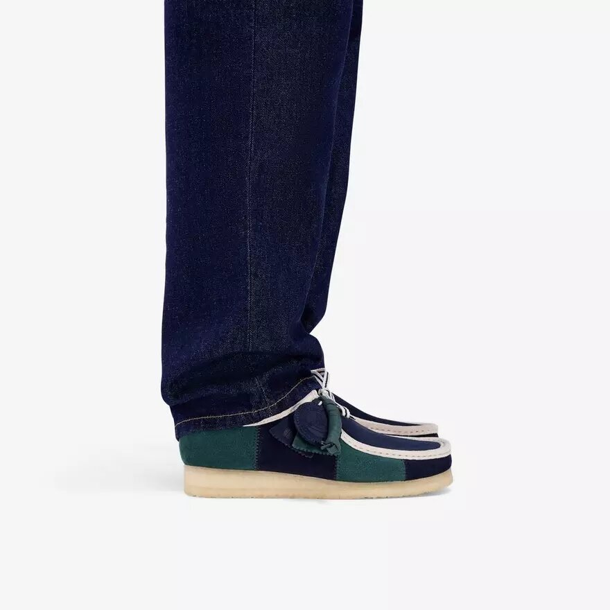 Herren-Wallabee mit blau-grünem Streifen Herren-Wallabee mit blau-grünem Streifen