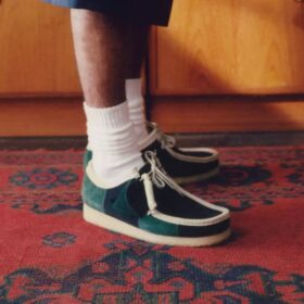 Herren-Wallabee mit blau-grünem Streifen