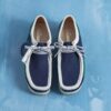 Herren-Wallabee mit blau-grünem Streifen Herren-Wallabee mit blau-grünem Streifen