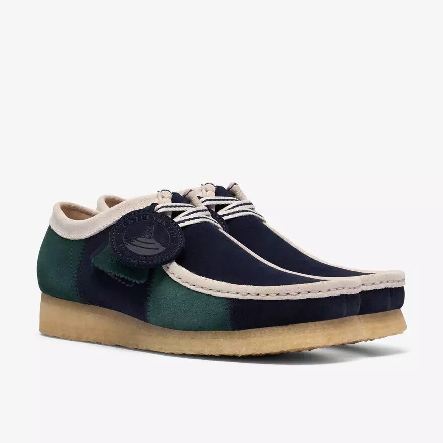 Herren-Wallabee mit blau-grünem Streifen Herren-Wallabee mit blau-grünem Streifen