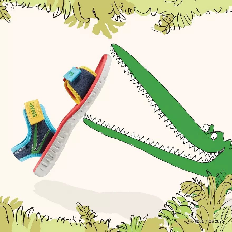 Kinder-Flache Sandalen „Surfing Ace“ mit marineblauem Print Kinder-Flache Sandalen „Surfing Ace“ mit marineblauem Print
