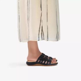 Maelynn Abby – flache Damensandalen aus schwarzem Leder