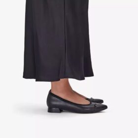 Natalyn Slip-Ons für Damen aus dunkelschwarzem Leder