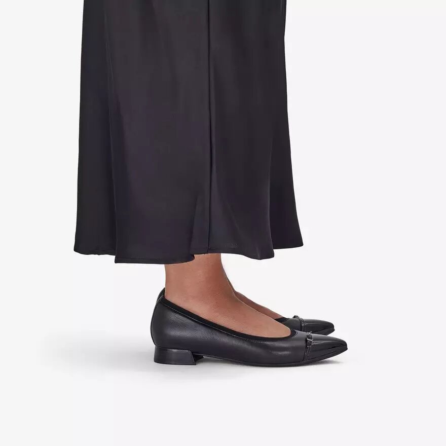Natalyn Slip-Ons für Damen aus dunkelschwarzem Leder Natalyn Slip-Ons für Damen aus dunkelschwarzem Leder