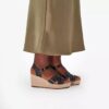 Sabina Strap – Keilabsatzschuhe aus schwarzem Leder für Damen Sabina Strap – Keilabsatzschuhe aus schwarzem Leder für Damen
