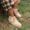 Wallabee™-Stiefel für Damen aus Maple-Wildleder Wallabee™-Stiefel für Damen aus Maple-Wildleder