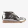 Wallabee-Stiefel für Jungen – „Big Kid“ in Silber-Lackleder Wallabee-Stiefel für Jungen – „Big Kid“ in Silber-Lackleder
