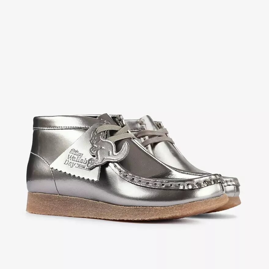 Wallabee-Stiefel für Jungen – „Big Kid“ in Silber-Lackleder Wallabee-Stiefel für Jungen – „Big Kid“ in Silber-Lackleder