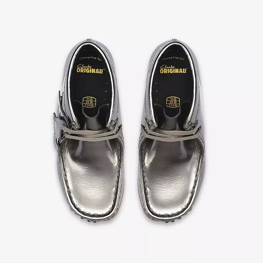 Wallabee-Stiefel für Jungen – „Big Kid“ in Silber-Lackleder Wallabee-Stiefel für Jungen – „Big Kid“ in Silber-Lackleder