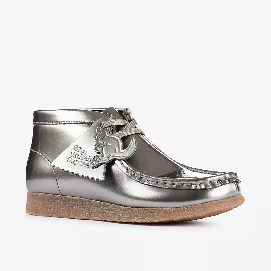 Wallabee-Stiefel für Jungen – „Big Kid“ in Silber-Lackleder Wallabee-Stiefel für Jungen – „Big Kid“ in Silber-Lackleder