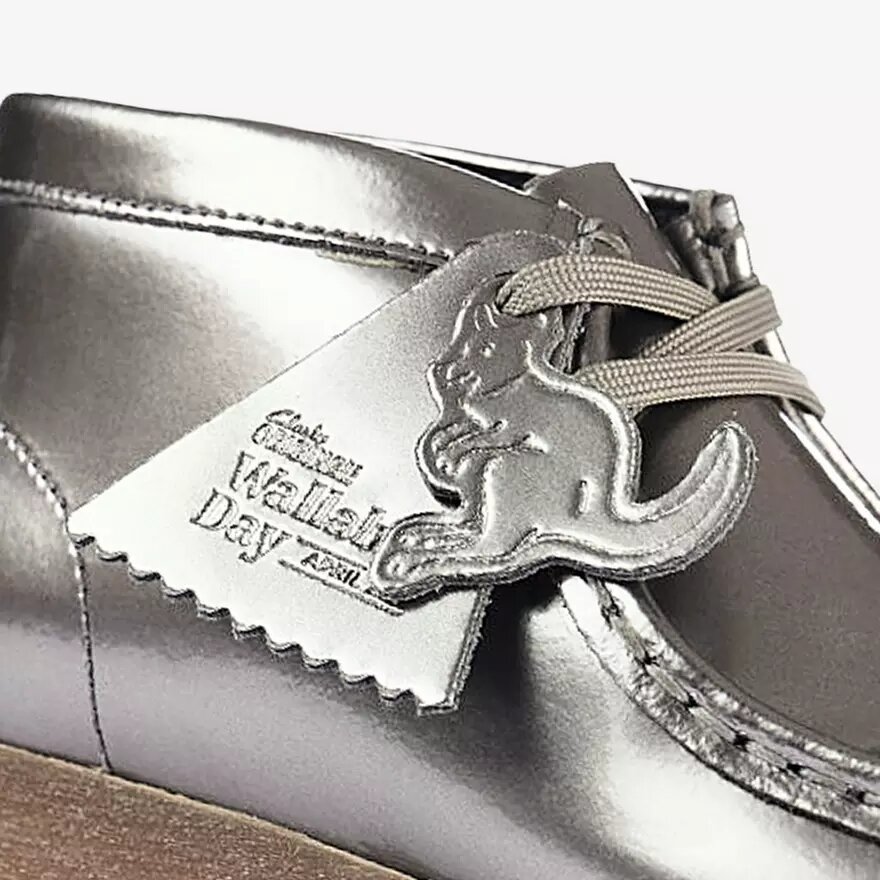 Wallabee-Stiefel für Jungen – „Big Kid“ in Silber-Lackleder Wallabee-Stiefel für Jungen – „Big Kid“ in Silber-Lackleder