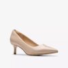 Zarey Court Sand – Lack-Schuhe für Damen (US-Größen) Zarey Court Sand – Lack-Schuhe für Damen (US-Größen)